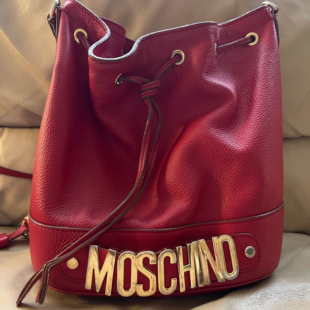Moschino Textured Leather bucket bag red